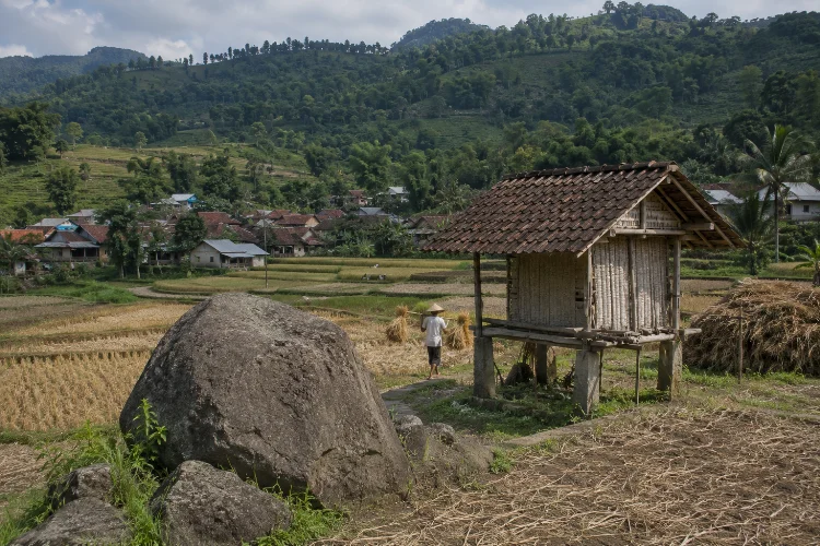 Asal-Usul Nama Watulumbung dan Cerita Masyarakatnya